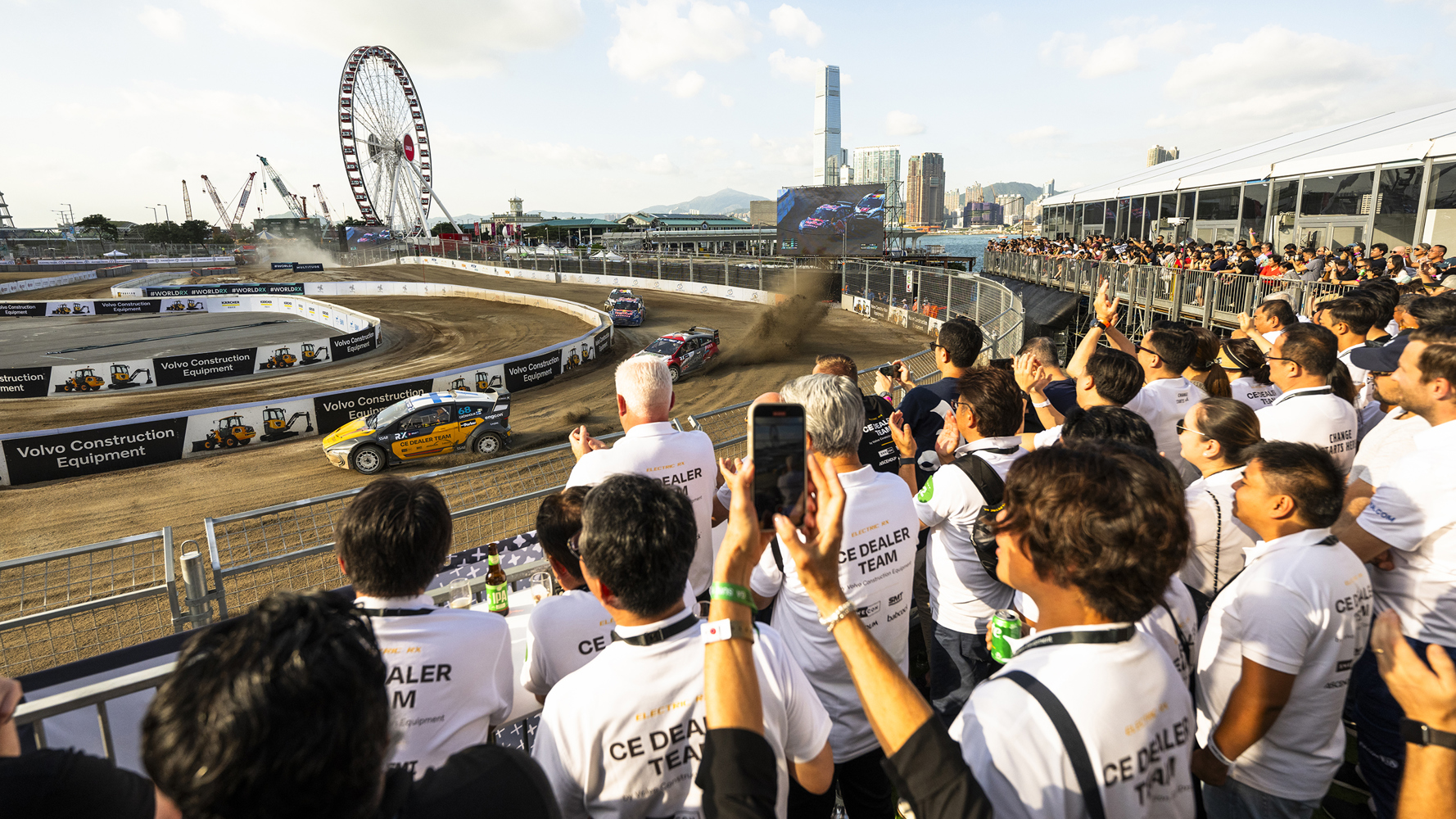 CE Dealer Team fans i Hongkong - Niclas Grönholm