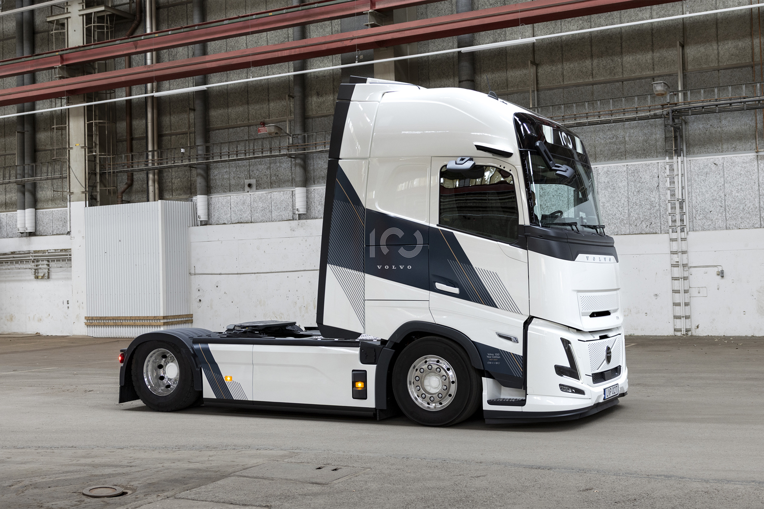 Volvo Lastvagnar 100 &aring;r, 2027